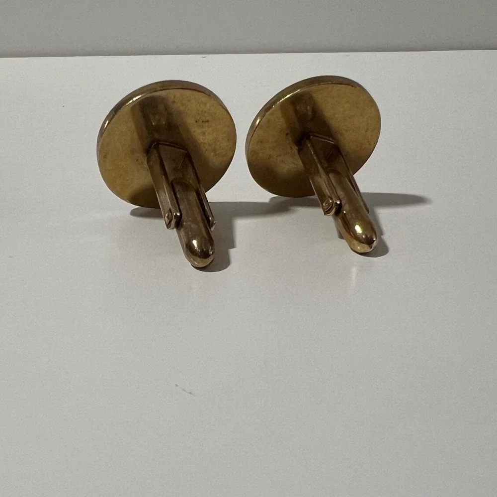 Vintage gold tone round cufflinks w‎ jade colored stone bullet back